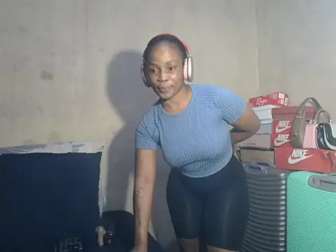 Lindabee200 online show from May 10, 2026, 3:01 am