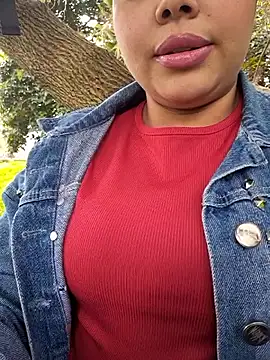 Yelii  online show from June 5, 2026, 5:51 pm