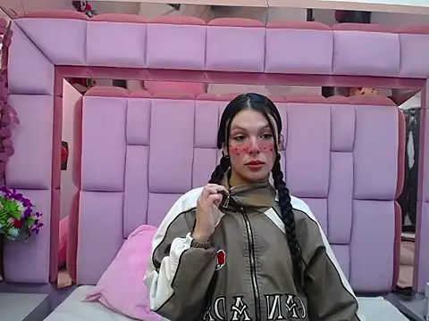 Salome Saen  online show from April 21, 2026, 1:06 pm