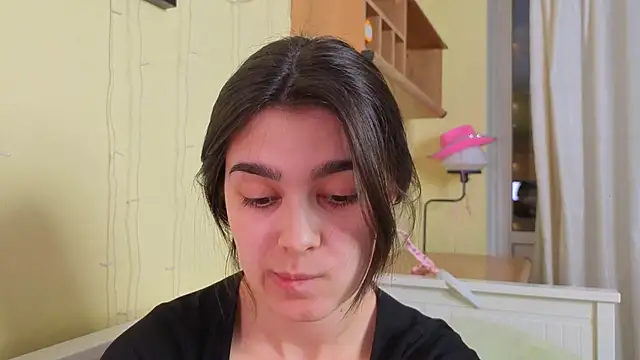 LuciKardos online show from April 26, 2026, 7:44 pm