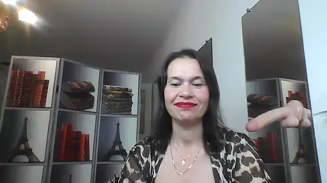 Selena Moo online show from July 28, 2026, 7:39 pm