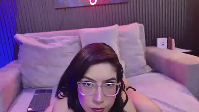 Snapshot of HannaMiller01_ chatting on April 13, 2026, 7:52 pm HannaMiller01 online show from April 13, 2026, 7:52 pm