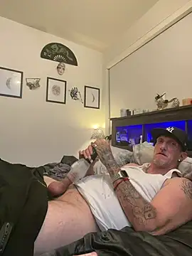 Snapshot of bilateralBKamputee chatting on April 5, 2026, 5:04 am bilateralBKamputee online show from April 5, 2026, 5:04 am