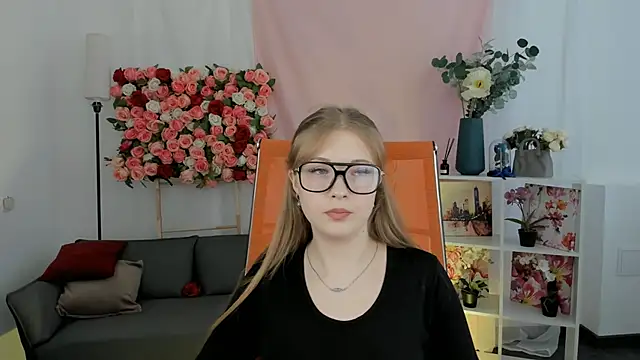 LunasFrost online show from March 20, 2026, 10:53 am