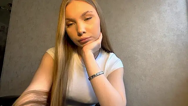 Snapshot of CarolineNine chatting on March 26, 2026, 1:28 pm CarolineNine online show from March 26, 2026, 1:28 pm