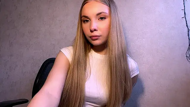 CarolineNine online show from May 15, 2026, 2:46 pm