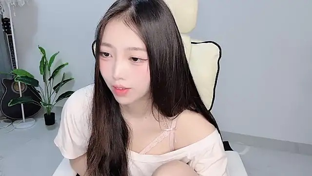 Snapshot of Yukiy8877 chatting on April 4, 2026, 10:13 am Yukiy8877 online show from April 4, 2026, 10:13 am