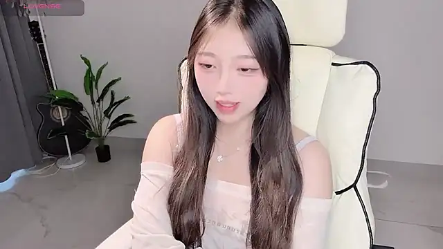 Snapshot of Yukiy8877 chatting on May 4, 2026, 12:39 am Yukiy8877 online show from May 4, 2026, 12:39 am