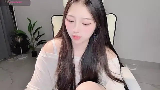 Snapshot of Yukiy8877 chatting on May 4, 2026, 12:45 pm Yukiy8877 online show from May 4, 2026, 12:45 pm