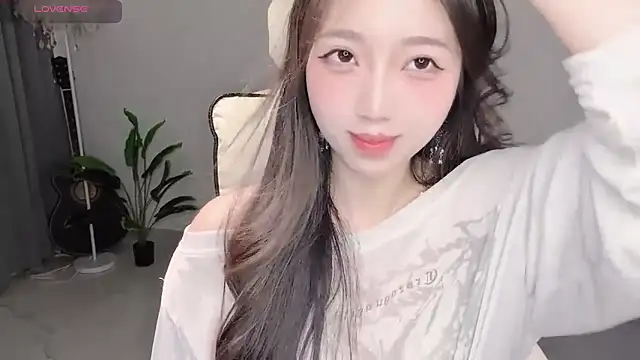 Snapshot of Yukiy8877 chatting on May 7, 2026, 1:16 pm Yukiy8877 online show from May 7, 2026, 1:16 pm