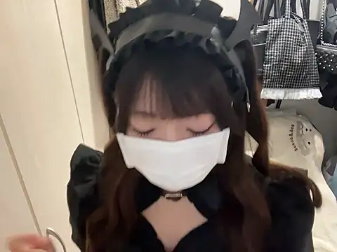 y-u-r-a-33 online show from May 22, 2026, 8:42 am