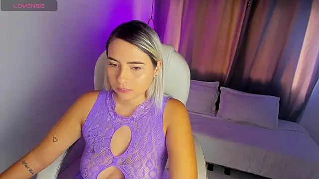 shadixa Luxxx online show from April 14, 2026, 1:17 pm