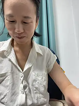 lilysister66 online show from June 30, 2026, 8:21 pm