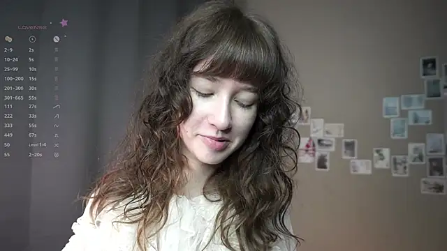 Snapshot of DellaLeck chatting on May 26, 2026, 8:49 pm DellaLeck online show from May 26, 2026, 8:49 pm