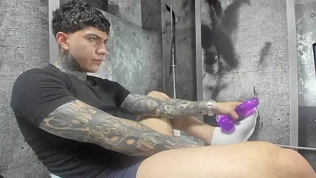 Snapshot of Gury_tattoo chatting on May 15, 2026, 7:21 pm Gury tattoo online show from May 15, 2026, 7:21 pm