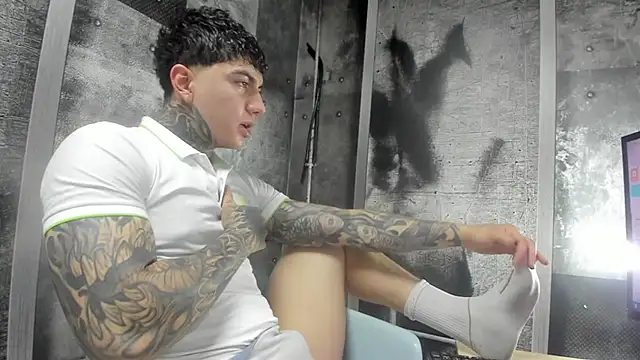 Snapshot of Gury_tattoo chatting on May 18, 2026, 7:41 pm Gury tattoo online show from May 18, 2026, 7:41 pm