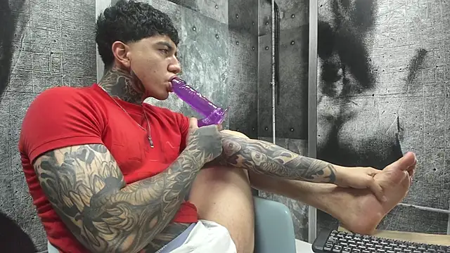 Snapshot of Gury_tattoo chatting on May 25, 2026, 8:04 pm Gury tattoo online show from May 25, 2026, 8:04 pm