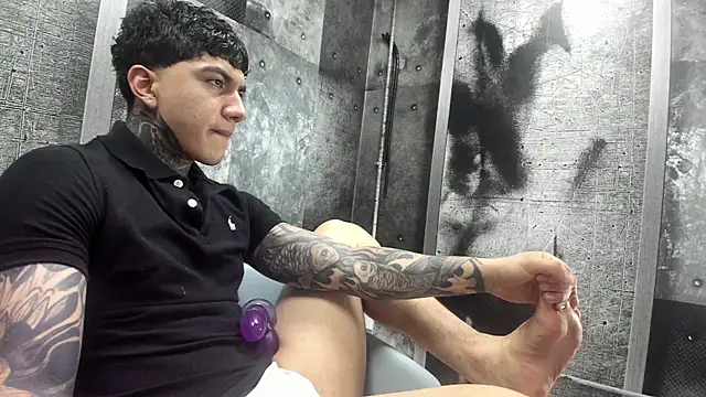 Snapshot of Gury_tattoo chatting on May 29, 2026, 8:18 pm Gury tattoo online show from May 29, 2026, 8:18 pm