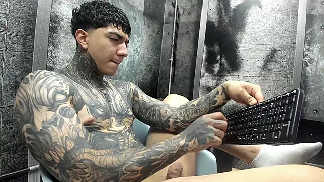 Snapshot of Gury_tattoo chatting on June 4, 2026, 7:53 pm Gury tattoo online show from June 4, 2026, 7:53 pm