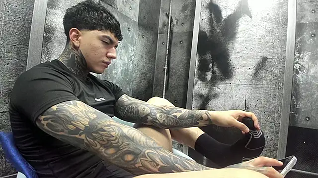 Snapshot of Gury_tattoo chatting on June 5, 2026, 8:47 pm Gury tattoo online show from June 5, 2026, 8:47 pm