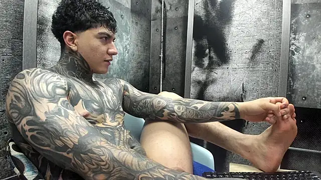 Snapshot of Gury_tattoo chatting on June 11, 2026, 1:05 am Gury tattoo online show from June 11, 2026, 1:05 am