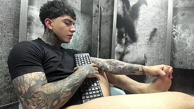 Snapshot of Gury_tattoo chatting on June 11, 2026, 7:34 pm Gury tattoo online show from June 11, 2026, 7:34 pm