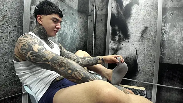 Snapshot of Gury_tattoo chatting on June 17, 2026, 7:37 pm Gury tattoo online show from June 17, 2026, 7:37 pm