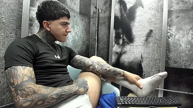 Snapshot of Gury_tattoo chatting on June 19, 2026, 8:56 pm Gury tattoo online show from June 19, 2026, 8:56 pm