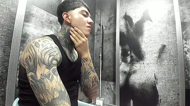 Snapshot of Gury_tattoo chatting on June 22, 2026, 8:17 pm Gury tattoo online show from June 22, 2026, 8:17 pm