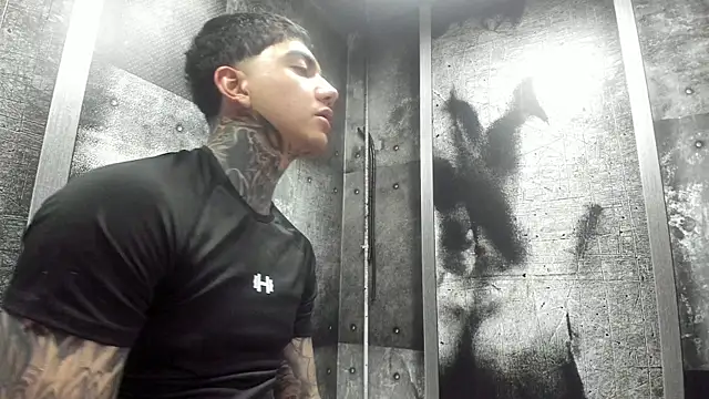 Snapshot of Gury_tattoo chatting on June 23, 2026, 6:06 pm Gury tattoo online show from June 23, 2026, 6:06 pm