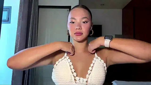 Snapshot of kamila_18_french chatting on March 23, 2026, 5:44 am kamila 18 french online show from March 23, 2026, 5:44 am