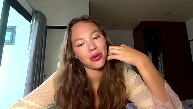 Snapshot of kamila_18_french chatting on April 7, 2026, 2:12 am kamila 18 french online show from April 7, 2026, 2:12 am