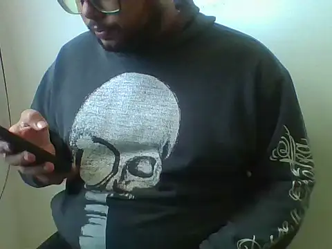 Derick 013 online show from May 17, 2026, 3:19 pm