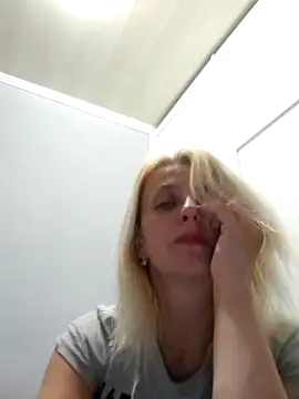 MiaLove183 online show from July 10, 2026, 1:47 pm