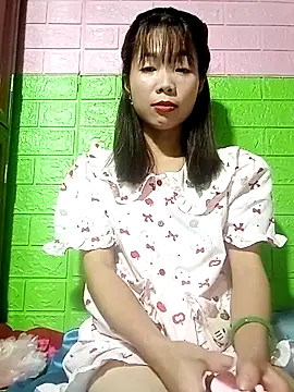 AmyLinee01 online show from April 23, 2026, 3:03 pm