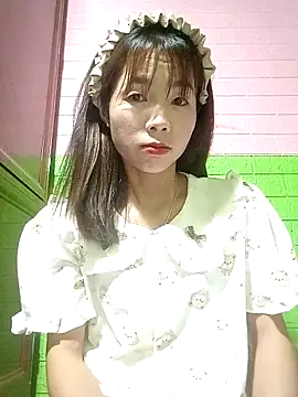 AmyLinee01 online show from May 4, 2026, 12:12 pm