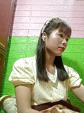 Snapshot of AmyLinee01 chatting on June 13, 2026, 7:12 pm AmyLinee01 online show from June 13, 2026, 7:12 pm