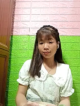 Snapshot of AmyLinee01 chatting on June 19, 2026, 8:23 pm AmyLinee01 online show from June 19, 2026, 8:23 pm