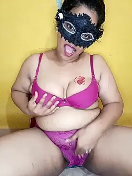 Snapshot of Crushme_cpl chatting on April 21, 2026, 2:51 am Crushme cpl online show from April 21, 2026, 2:51 am