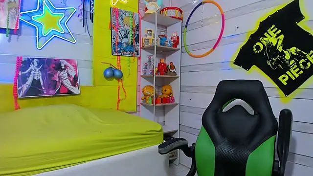 zoe mature36 online show from April 8, 2026, 7:58 pm