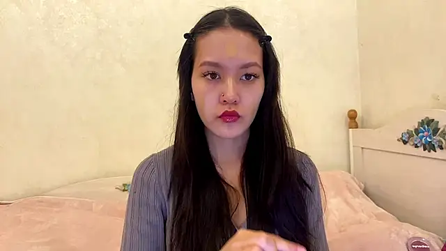 ayanovae online show from April 3, 2026, 5:49 am