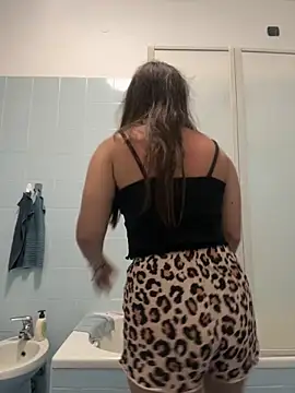 Supremegirlvibes online show from May 27, 2026, 7:33 pm