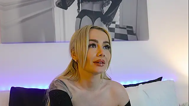 FrancescaGrayy online show from May 13, 2026, 8:27 pm