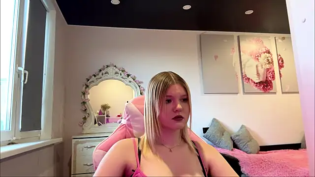 SweettAnny online show from June 28, 2026, 5:30 pm
