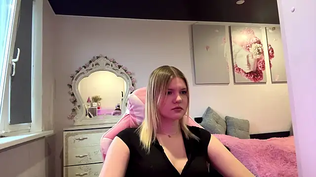 SweettAnny online show from July 12, 2026, 4:20 pm