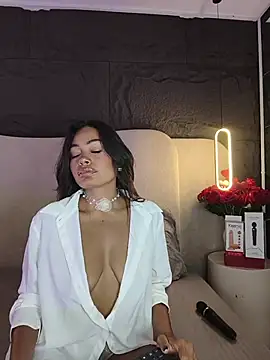 ElenaJamess online show from May 27, 2026, 6:49 pm