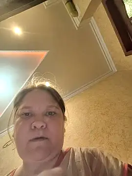 Snapshot of _Yourpussy_ chatting on May 6, 2026, 4:34 pm Yourpussy online show from May 6, 2026, 4:34 pm