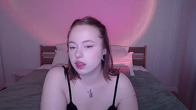 Snapshot of SelenaLily chatting on April 1, 2026, 1:01 pm SelenaLily online show from April 1, 2026, 1:01 pm