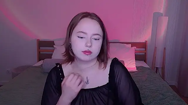 Snapshot of SelenaLily chatting on April 2, 2026, 2:47 pm SelenaLily online show from April 2, 2026, 2:47 pm