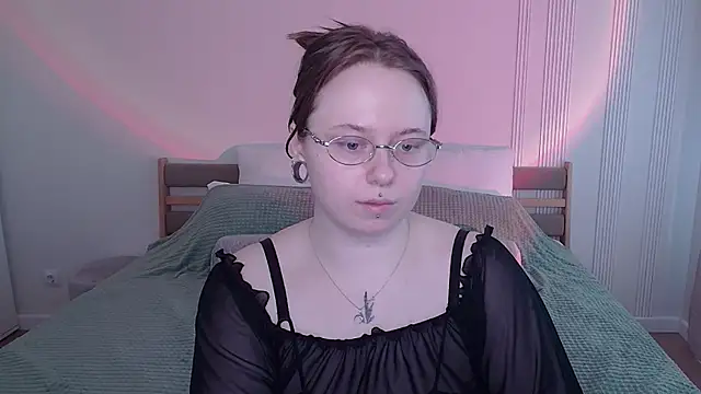 Snapshot of SelenaLily chatting on April 4, 2026, 2:25 pm SelenaLily online show from April 4, 2026, 2:25 pm